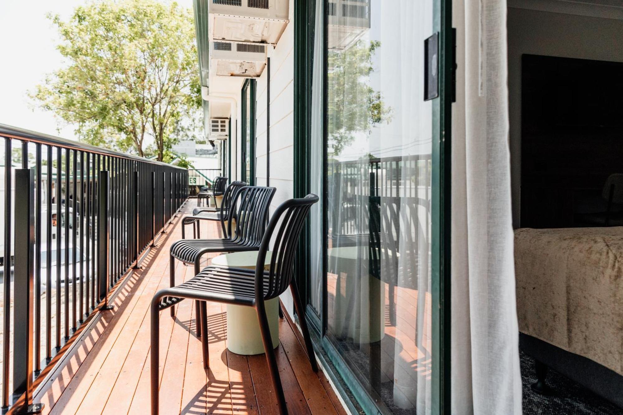 Mudgeeraba Wallaby Hotel מראה חיצוני תמונה